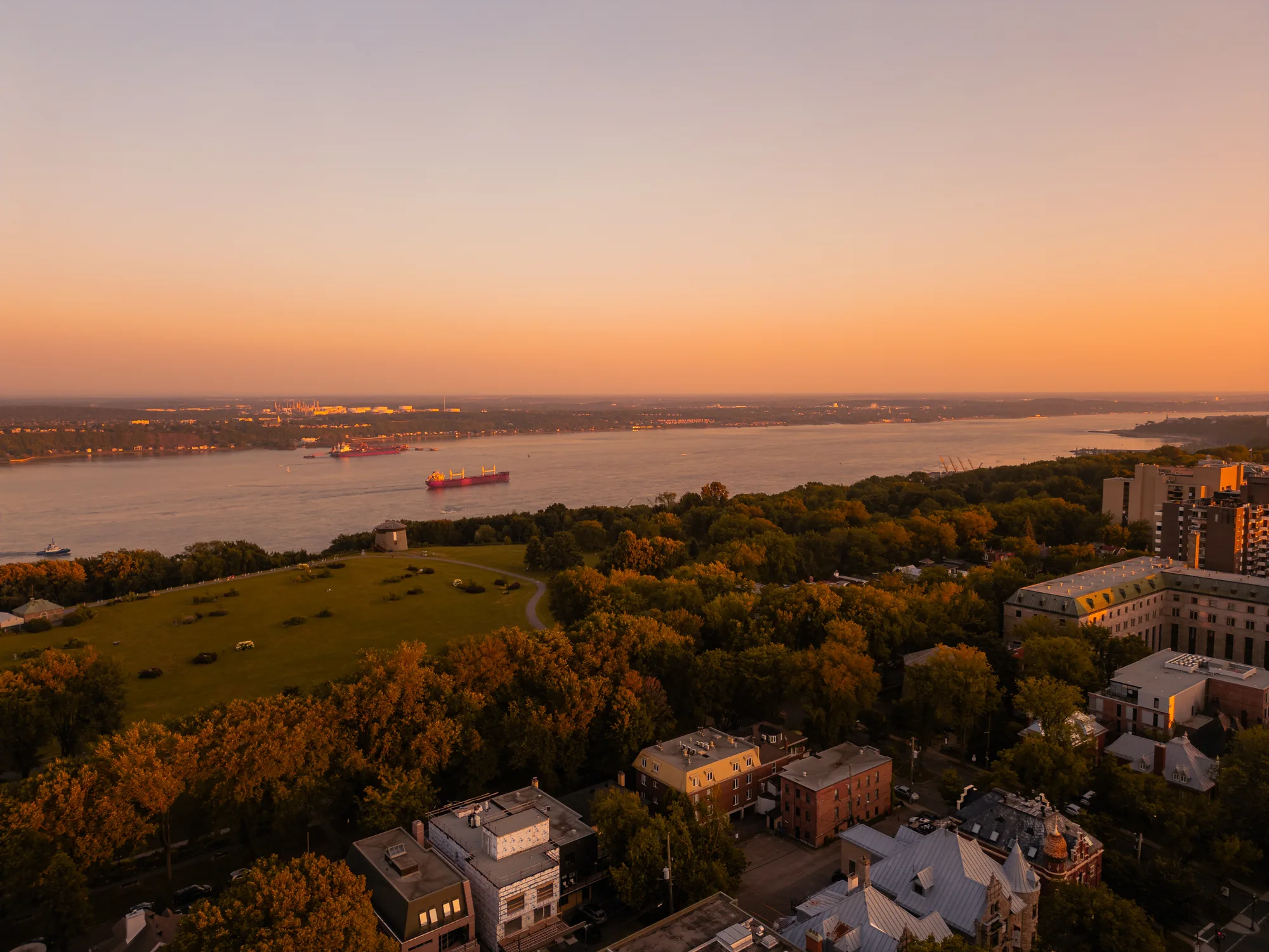 Le Galléon — vue sud depuis le 20e étage sur la ville de Québec